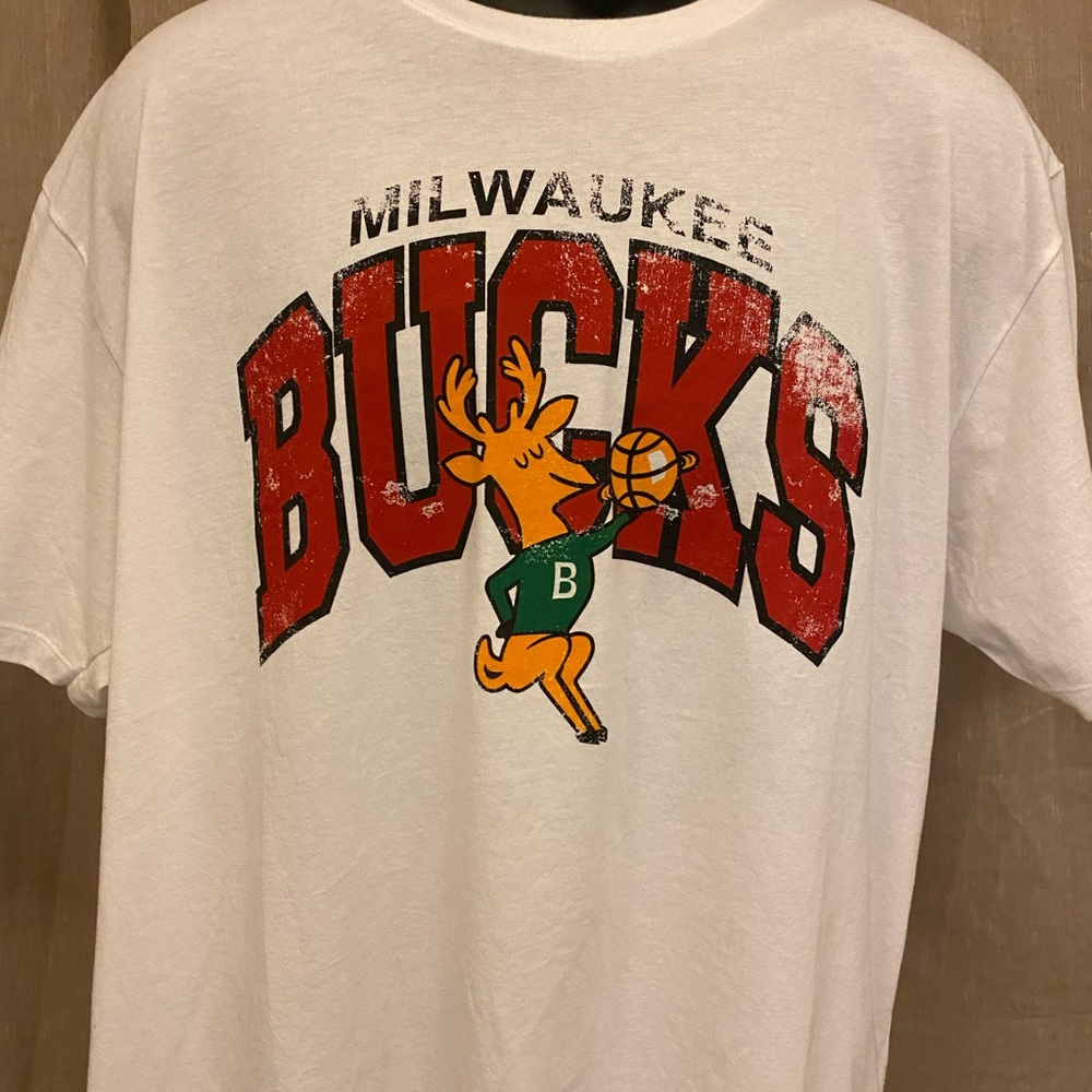 Milwaukee Bucks Authentic Vintage tee